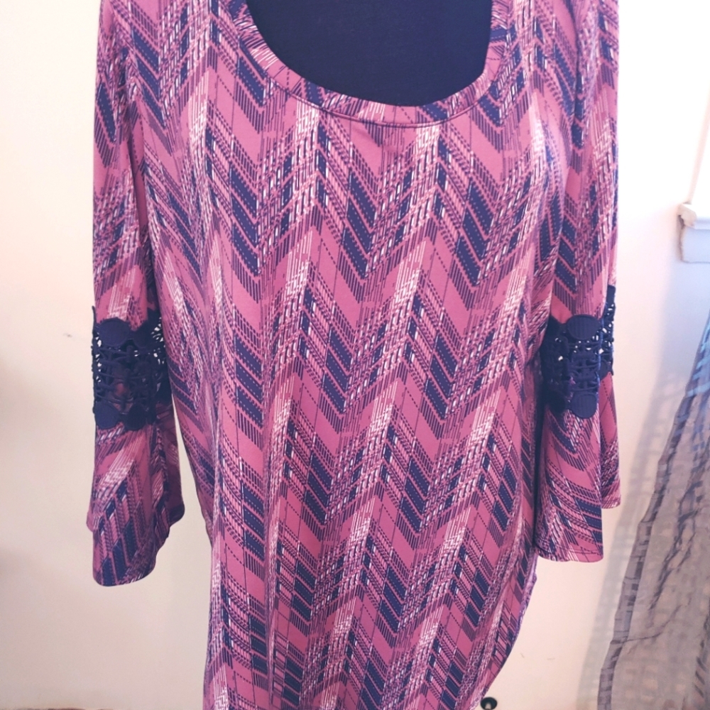 NY Collection Petite L Blouse in zig zag pattern